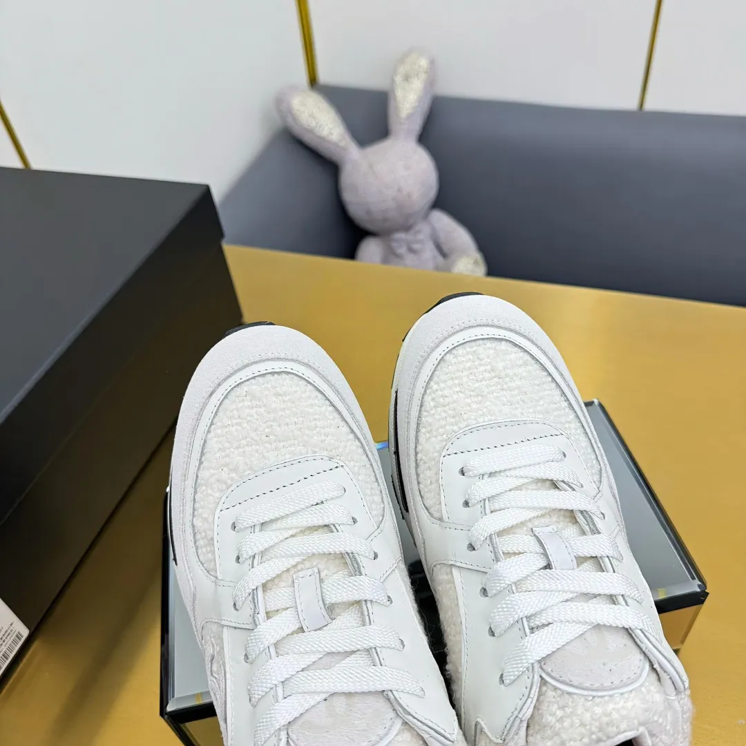 👟👟Ex-factory price 660👟👟 Top version, original quality! ! ! Chanel Chanel - 2025 casual sports shoes, the top casual sports shoes in the counter, this classic design; the upper is electro-embroidered with a variety of techniques; the outsole is fashionable and sporty; the extraordinary inclusion of a variety of color matching elements... The diversified mix and match is very beautiful and versatile, casual, fashionable, sports and outdoor can be taken into account... ꫛꫀꪝ Go➫ Materials: ❶Upper: Original first-layer cowhide ❷Inner: Sheepskin ❸Outsole is based on: original TPU combination outsole, full set of boutique packaging for women 35–41 👉